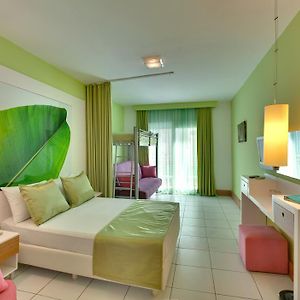 Camera grande con letto king size